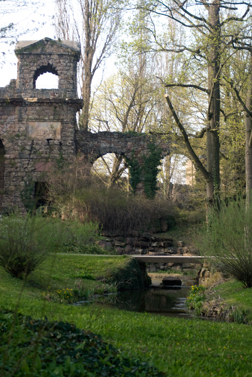 Die Römische Wasserleitung - Aquädukt im Schlossgarten Schwetzingen